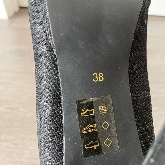 Black shiny pumps - Picture 2 of 3